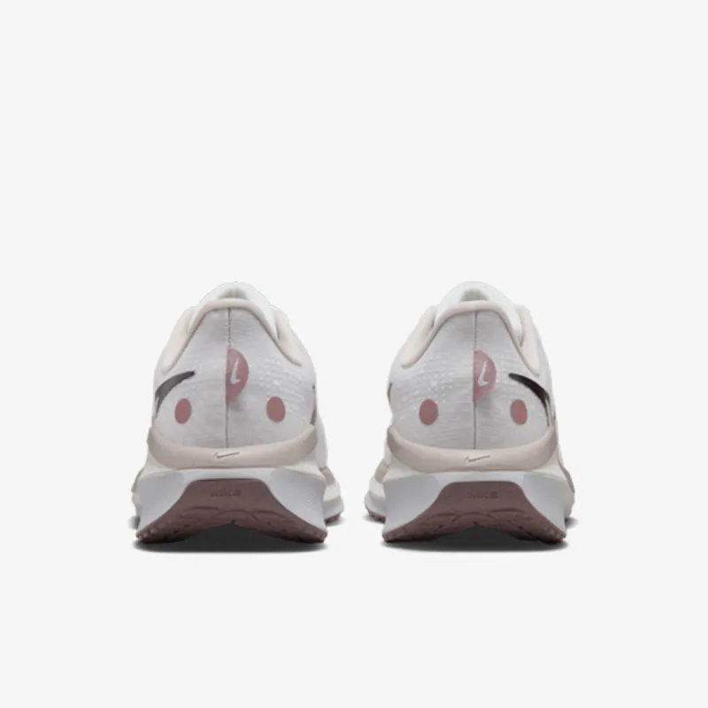 Nike W  VOMERO 17 