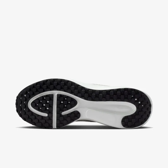 Nike NIKE REVOLUTION 8 