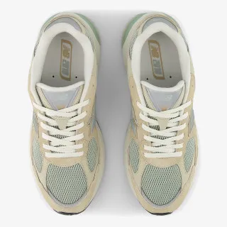 NEW BALANCE 2010 