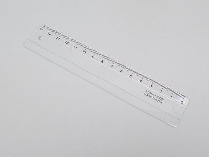 Krátké pravítko pro leváky – 15 cm, čiré plastové